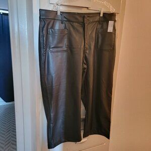NWT FAUX LEATHER CROPPED PANTS